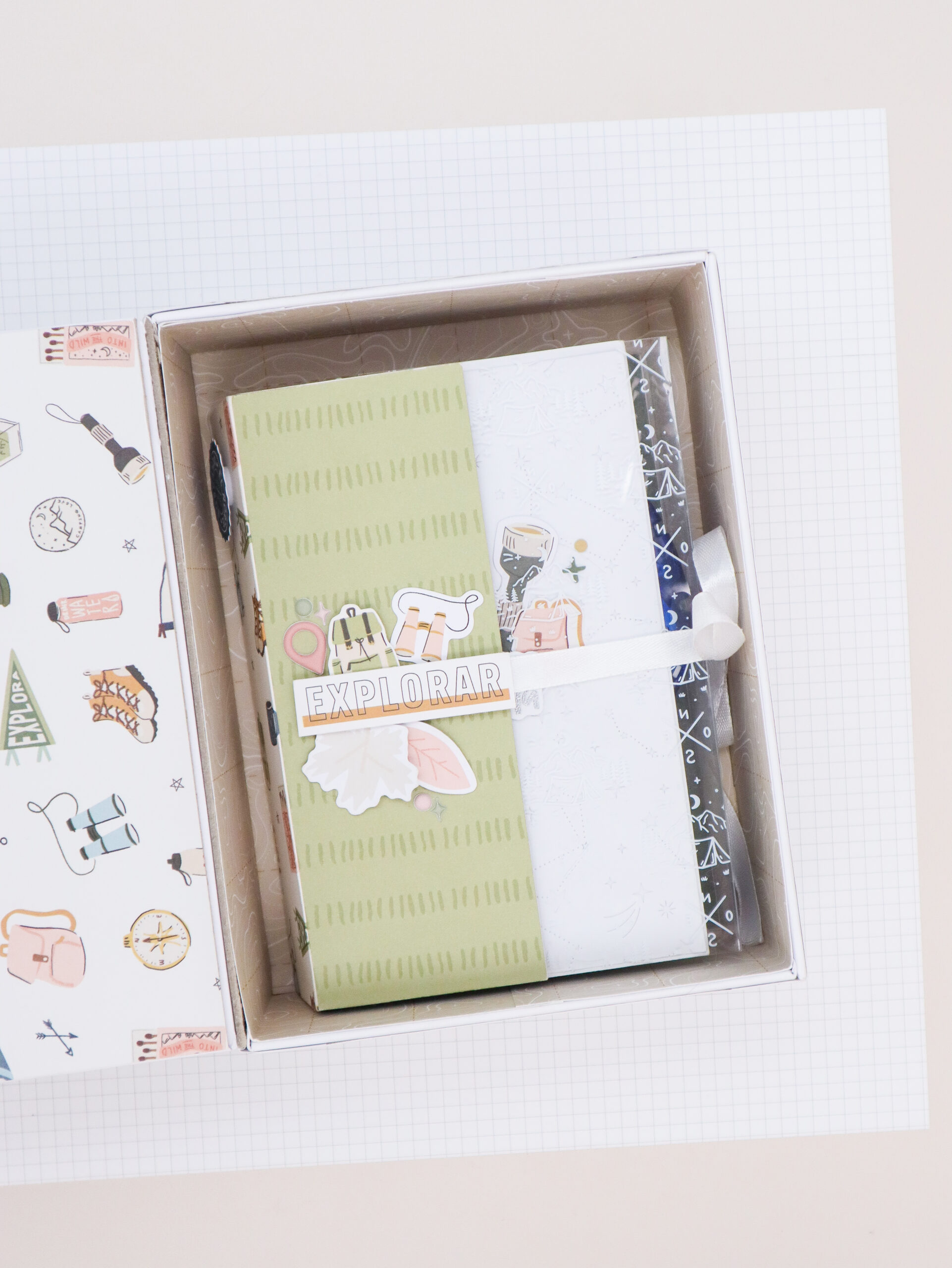 intérieur de la valise mini album escapade nature